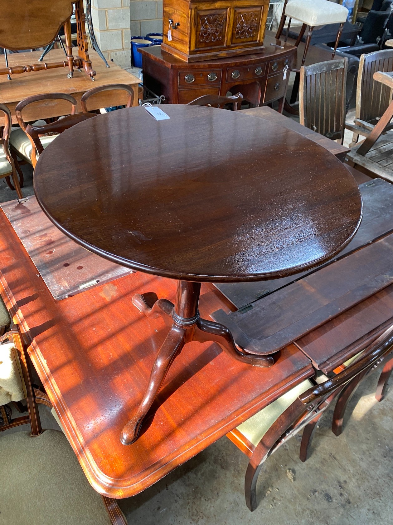 A George III mahogany circular tilt top tripod tea table, diameter 66cm, height 70cm